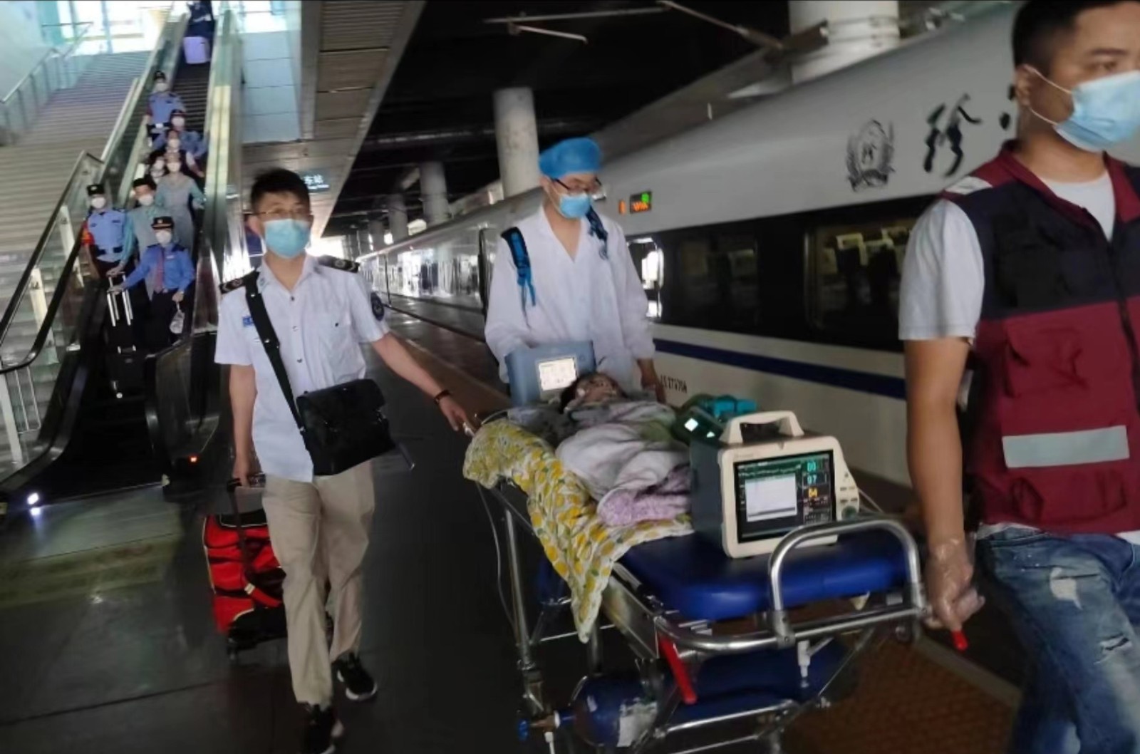 南岔县高铁转运公司